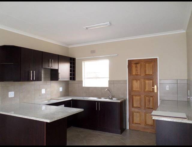 2 BEDROOM TOWNHOUSE FOR SALE IN RIVERSDALE